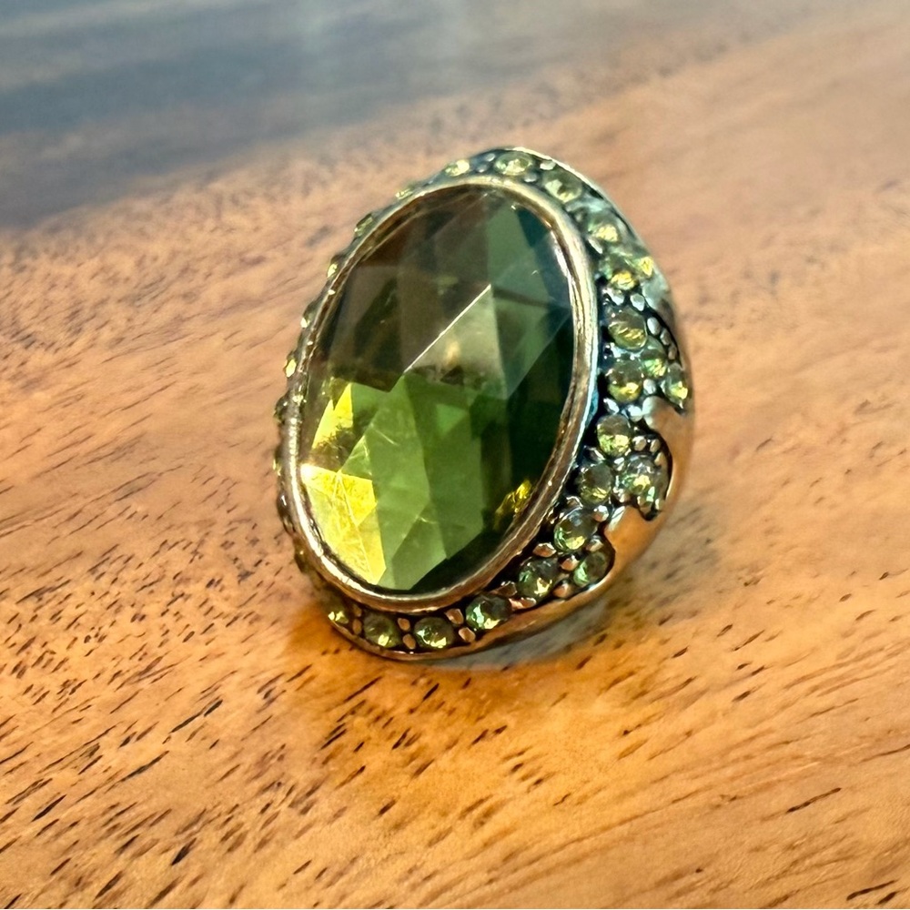 Olive Green Faceted Crystal Oval Cocktail Ring -Vintage Fashion Jewelry Size 7/8 - Picture 8 of 8